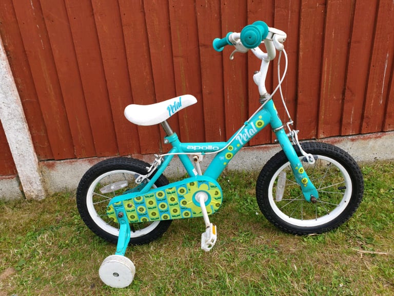 Kids Bike With Stabilisers in Good Condition 