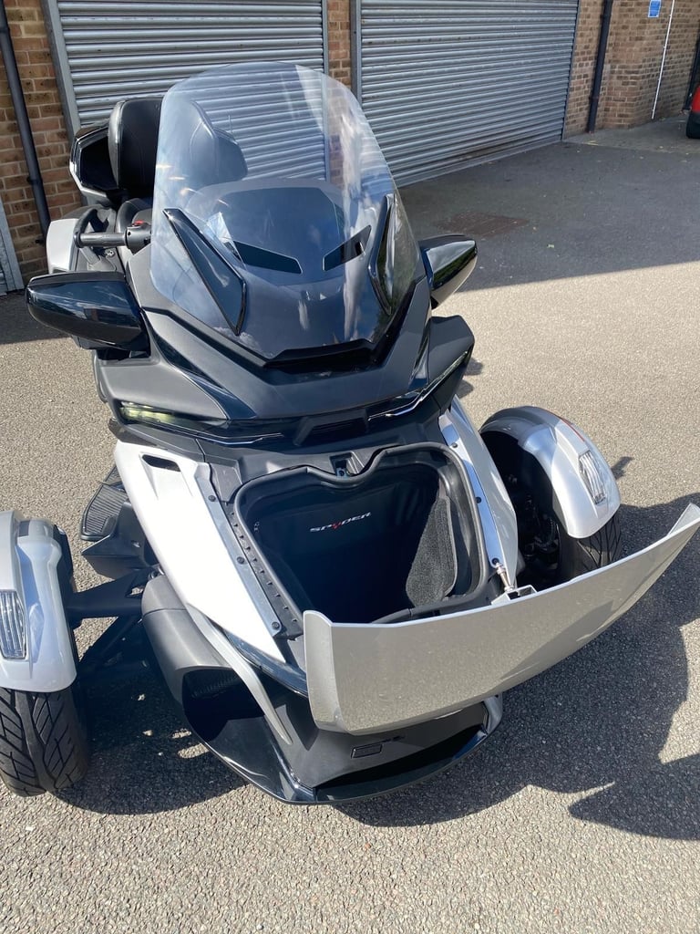 Can-Am Spyder RT Limited — Hyper Silver 2023 reg