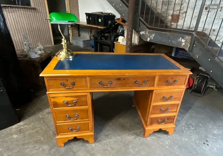 Beautiful Victorian Ladies Writing Desk in very good condition 