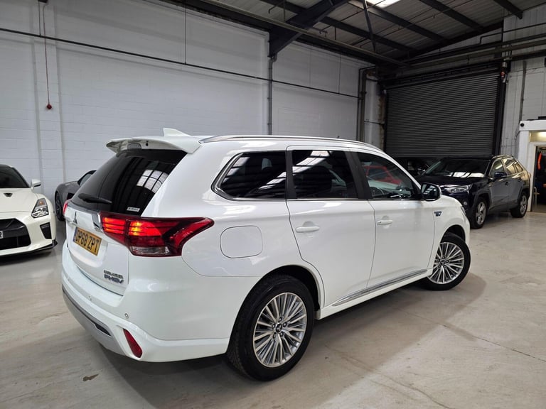 2019 Mitsubishi Outlander 2.4h TwinMotor 13.8kWh 4hs CVT 4WD Euro 6 (s/s) 5dr ESTATE Petrol/Elect...
