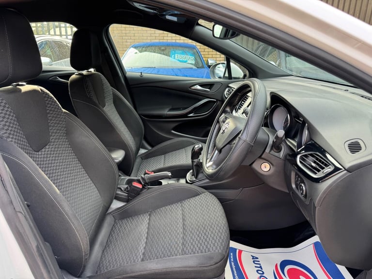 2016 Vauxhall Astra 1.6 CDTi ecoTEC BlueInjection SRi Euro 6 5dr HATCHBACK Diesel Manual