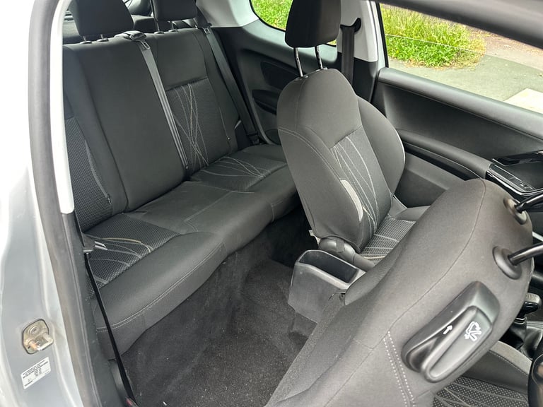 Peugeot, 208, Hatchback, 2012, Manual, 1199 (cc),3 doors - Image 9