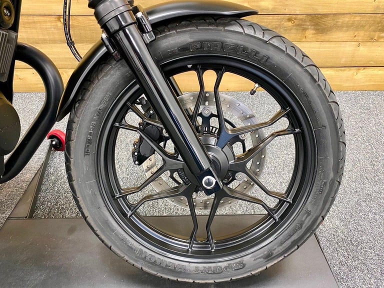 2018 MOTO GUZZI V7 STONE, ONLY 2494 MILES, FSH, COOL ITALIAN RETRO