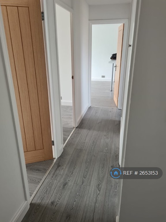 2 bedroom flat in Egmont Road, Walton-On-Thames, KT12 (2 bed) (#2653153)