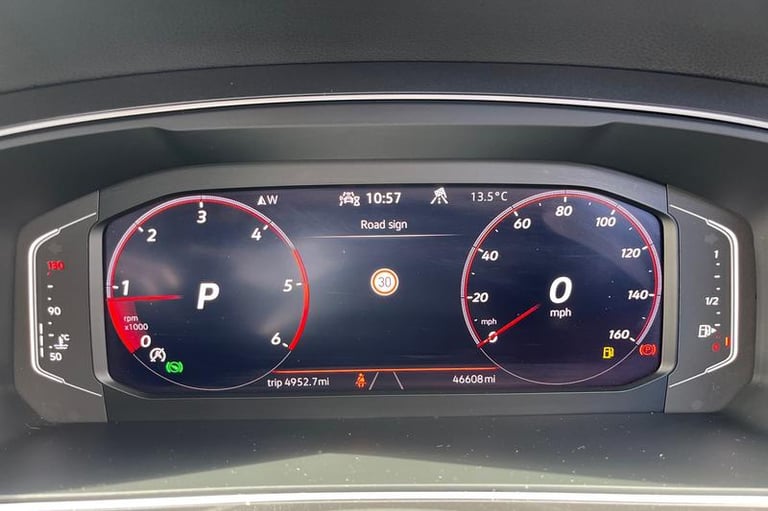 2021 Volkswagen Tiguan 2.0 TDI R-Line 5dr DSG ** Touch Screen Navigation - USB / Bluetooth Connec...