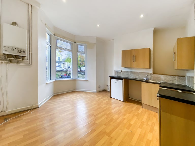 1 bedroom flat in 124 Clive Street, Cardiff, CF11 Book Online - The Rent Guru {160}
