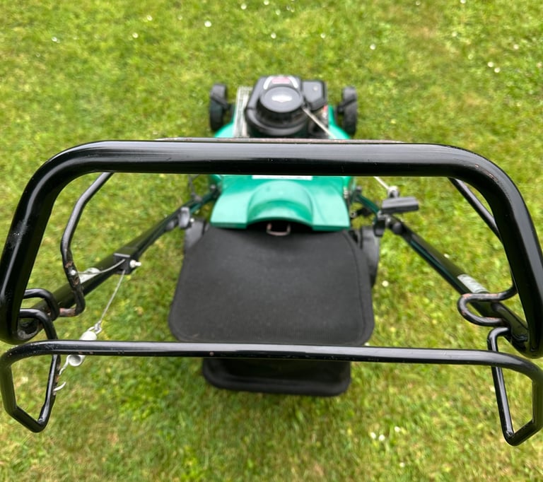 Qualcast 18”cut Selfdrive petrol lawnmower Briggs 450 Series easy start engine mower serviced 