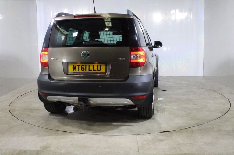2012 61 SKODA YETI 2.0 TDI ELEGANCE SUV 5DR DIESEL DSG 4WD EURO 5 (140 PS) DIESE