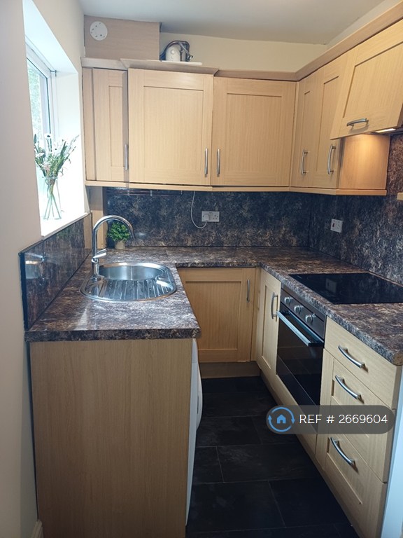 2 bedroom house in Lorne Street, Wigan, WN1 (2 bed) (#2669604)