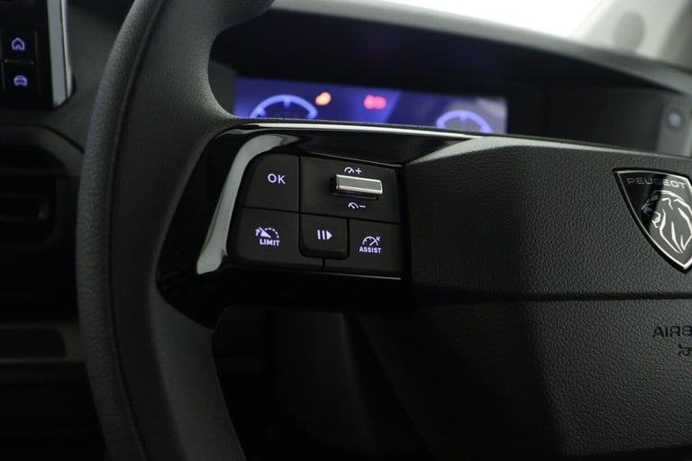 2025 Peugeot Expert PV Standard 1.5 BlueHDi 120 Professional S&amp;S MT6 Panel Van Diesel Manual