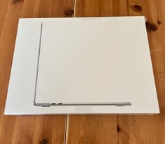 Brand New - 2022 Apple MacBook Air M2 Chip - 256GB