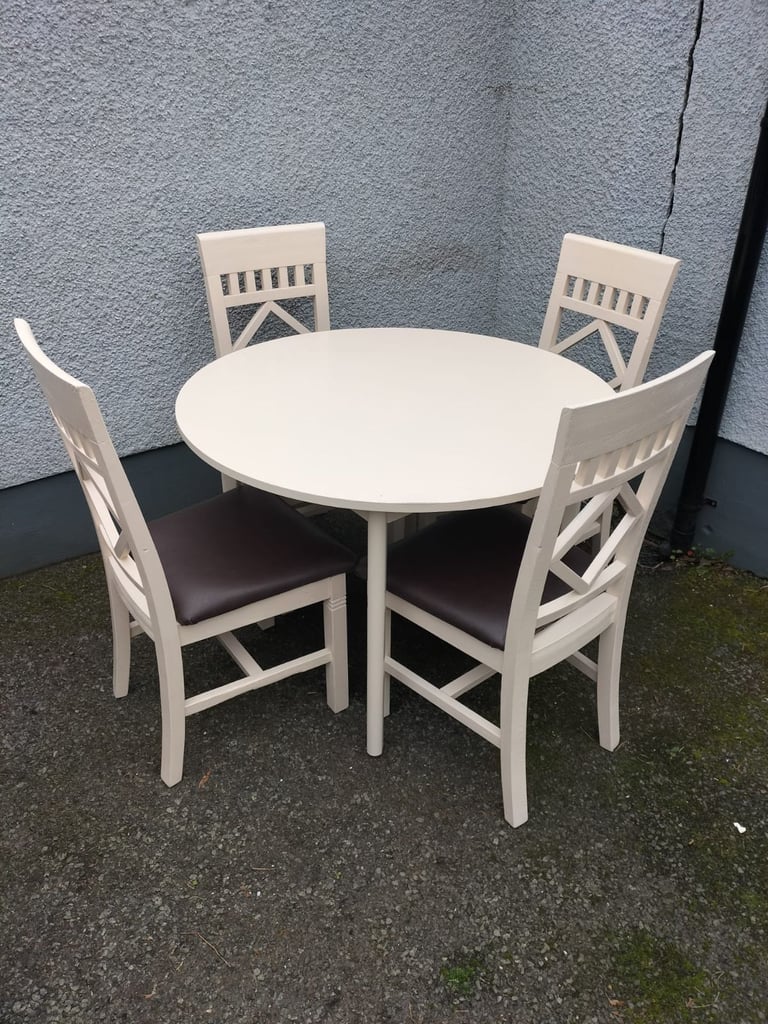 Dining table with 4 chairs 