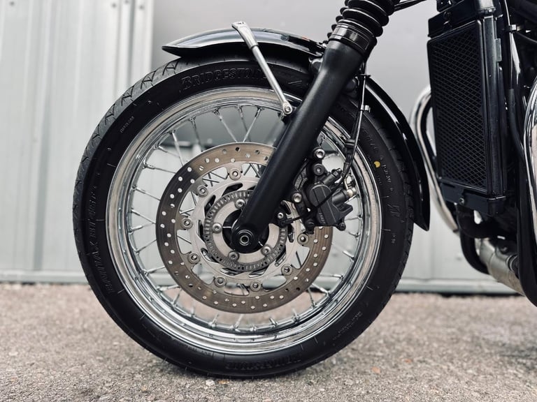 STUNNING 2018/18 TRIUMPH BONNEVILLE T100 MOTORCYCLE 