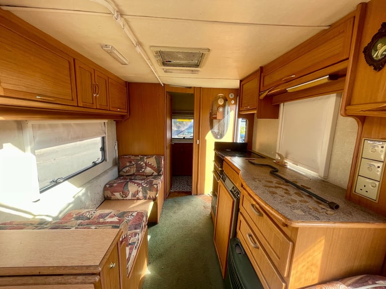 2005 caravan 4 beds 