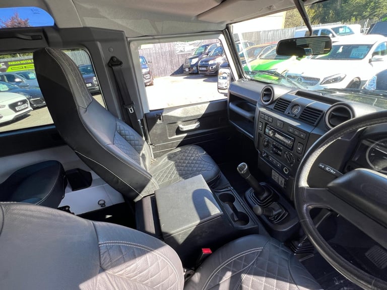 2014 Land Rover Defender 90 XS 2.2 TDCI **Masi Windows - 4 Seater - TentBox**