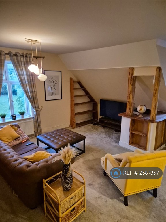 2 bedroom flat in Stangrave Hall, Godstone, RH9 (2 bed) (#2587357)