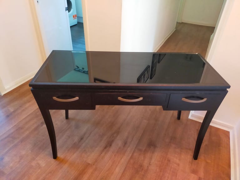 Bedroom dressing table 