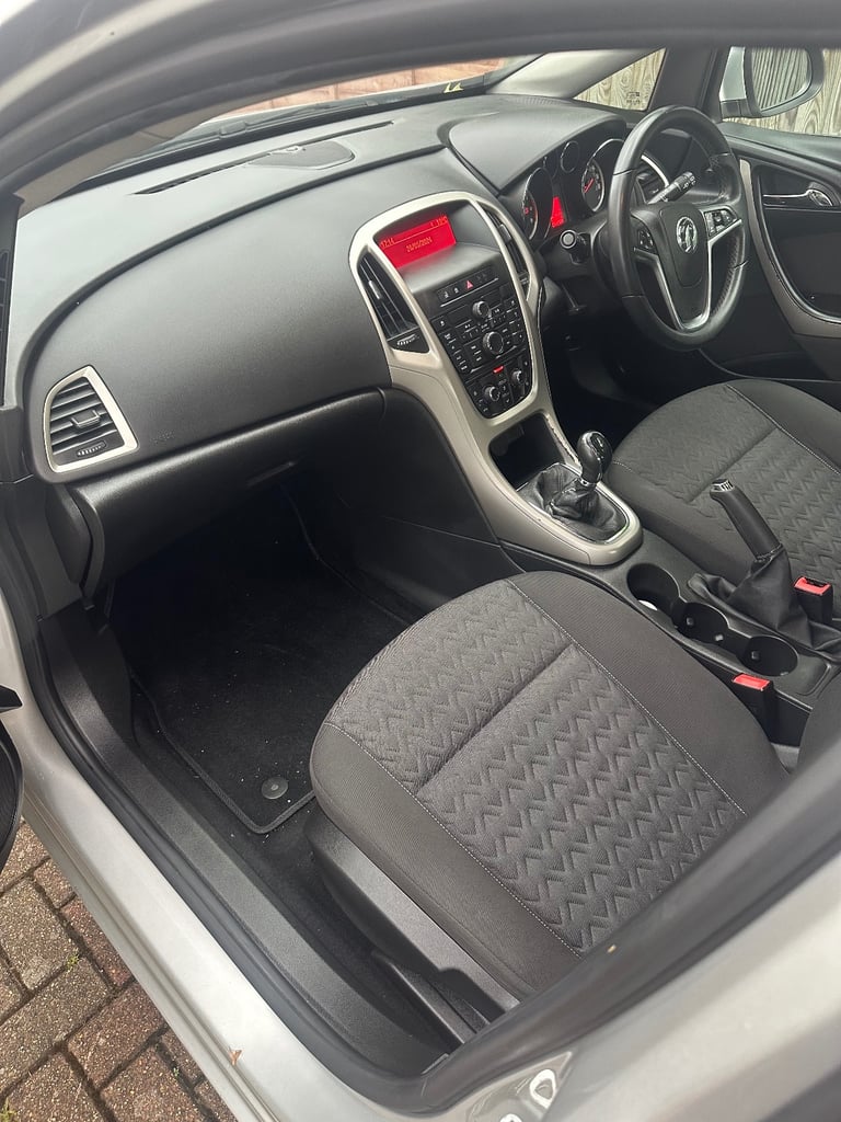 Vauxhall, ASTRA, Hatchback, 2013, Manual, 1398 (cc), 5 doors
