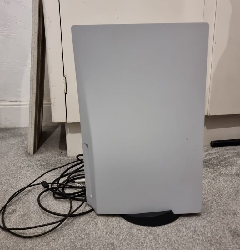 PS5 disc console 825GB and controller. Original packaging. 