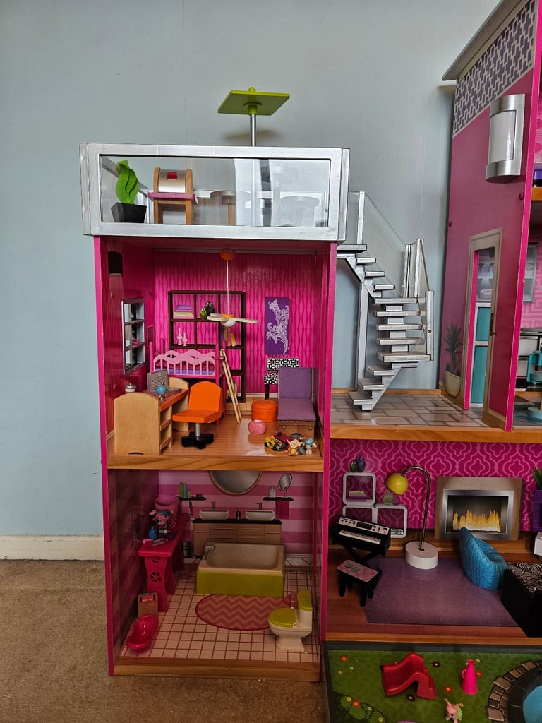 Girls doll house