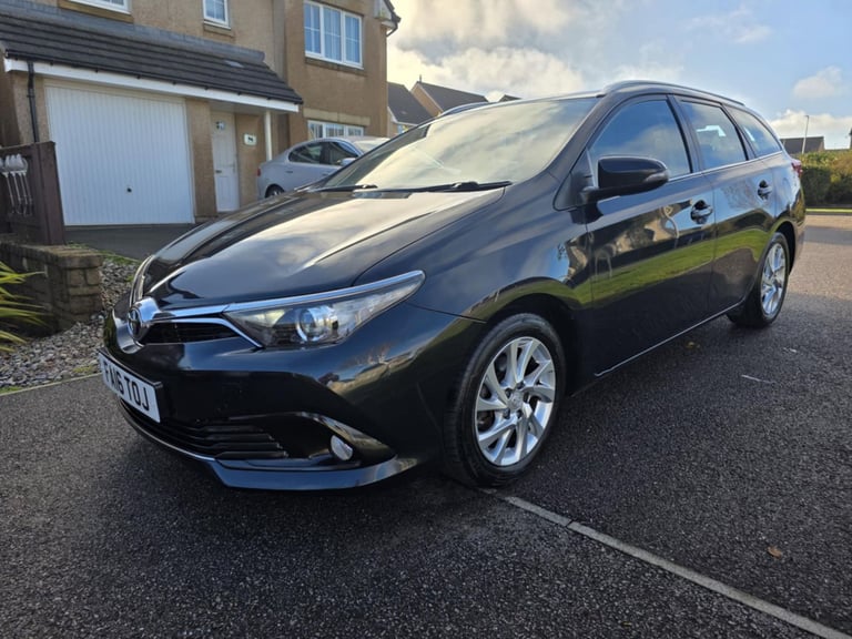 2017 EXCELLENT TOYOTA AURIS DIESEL-LOW DIESEL MILES-ULEZ FREE-FULL SERVICE HISTORY