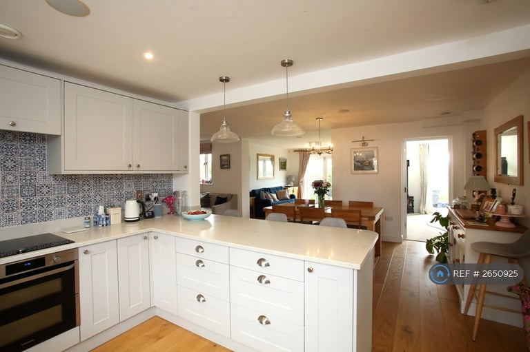 5 bedroom house in The Cedars, Lea, Nr Malmesbury, SN16 (5 bed) (#2650925)