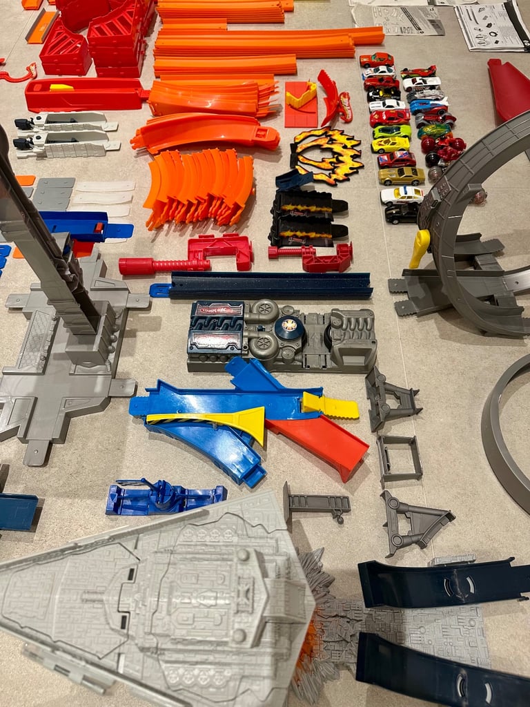 Hot Wheels Set, Track & Cars Bundle 