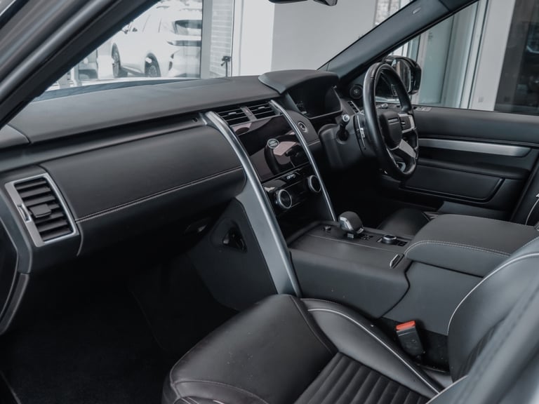 2021 Land Rover Discovery 3.0 D300 R-Dynamic HSE 5dr Auto Station Wagon Diesel Automatic