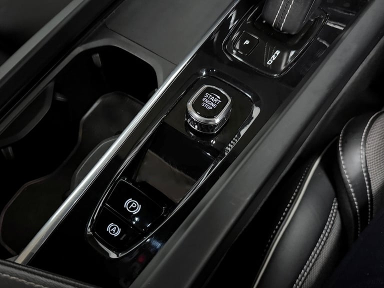 2021 Volvo XC60 R-Design Pro T8 AWD (390 hp) Auto ESTATE Petrol/Electric Hybrid Automatic