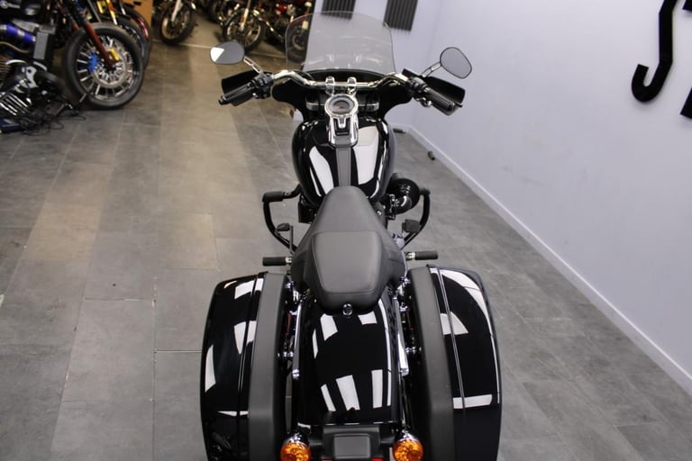 2021 Harley-Davidson FLSB Softail Sport Glide in Vivid Black