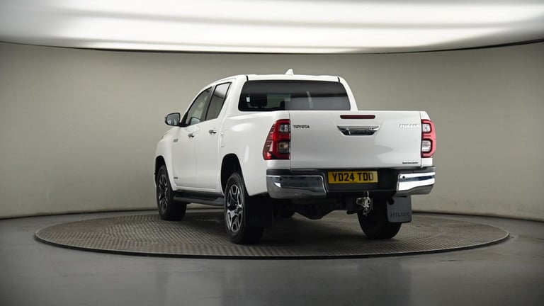 2024 Toyota Hilux 2.8 D-4D Invincible Pickup Double Cab 4dr Diesel Auto 4WD Euro 6 (s/s) (204 Pic...