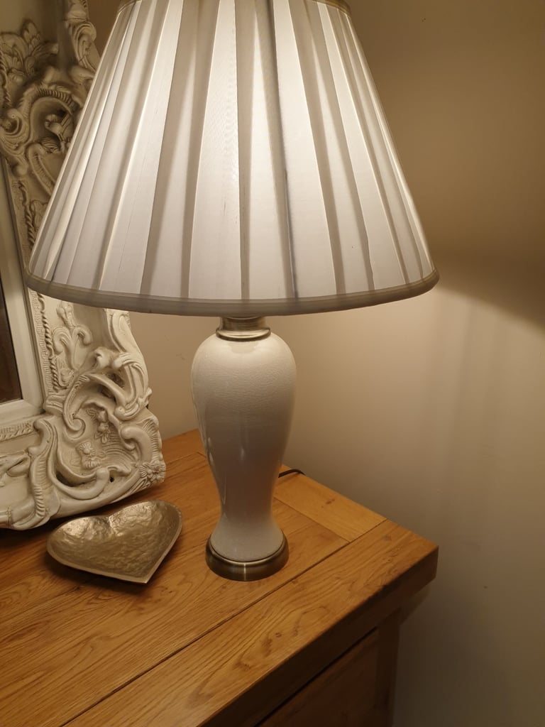 Cream crackle glazed lamp