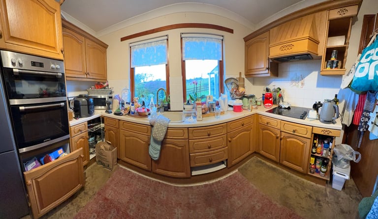 Free oven and kitchen units