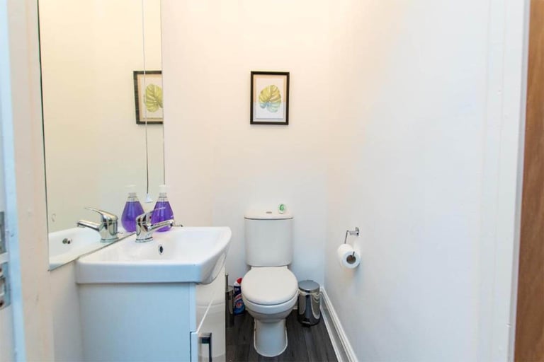 Beautifully Presented 5-Bedroom Terraced Home **COMPANY LET / R2R DEAL**