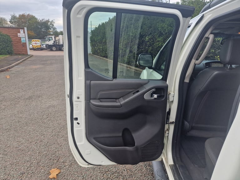 2012 Nissan Navara Double Cab Pick Up Outlaw 3.0dCi V6 231 4WD Auto PICK UP Diesel Automatic