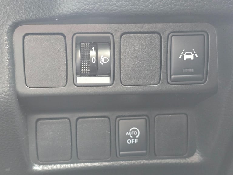 2018 Nissan Qashqai 1.5 dCi N-Connecta Euro 6 (s/s) 5dr HATCHBACK Diesel Manual