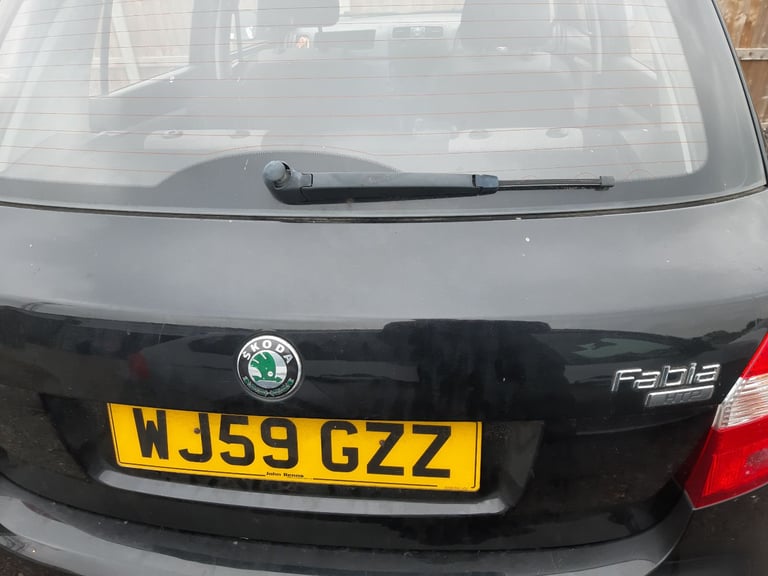 2009 skoda fabia 1.4 petrol breaking 