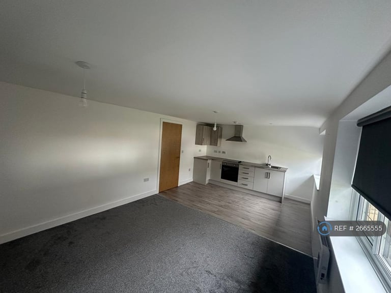 1 bedroom flat in St Georges Lodge, Stalybridge, SK15 (1 bed) (#2665555)