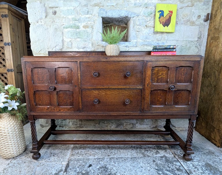 image for Arts & Crafts Oak Sideboard - Antique - Quarter Sawn Oak