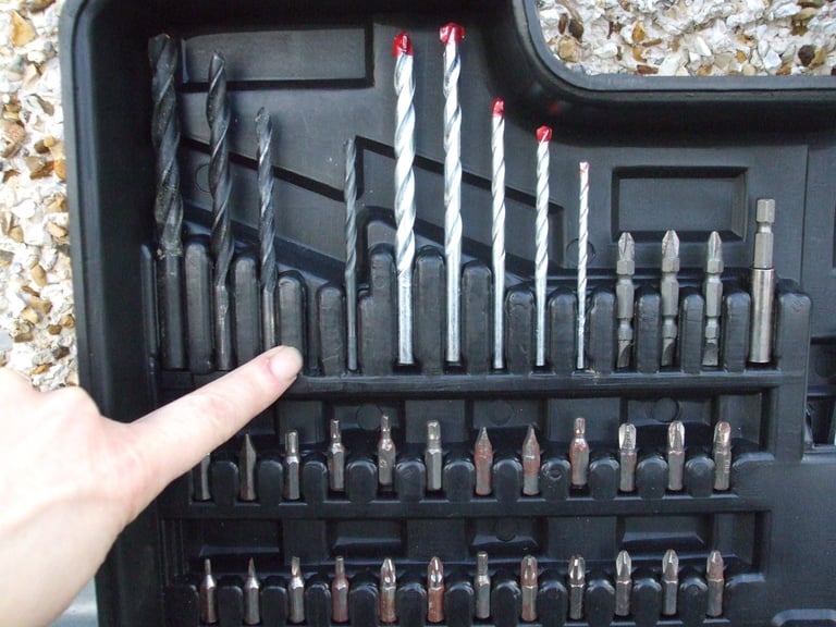 CORDLESS HAMMER DRILL & DRILL SET