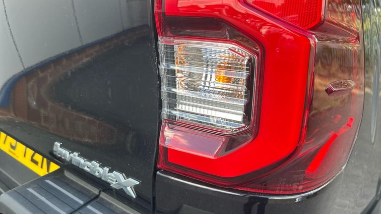 2024 Toyota Hilux 2.8 D-4D Invincible X Pickup Double Cab 4dr Diesel Auto 4WD Euro 6 (s/s) (2 PIC...