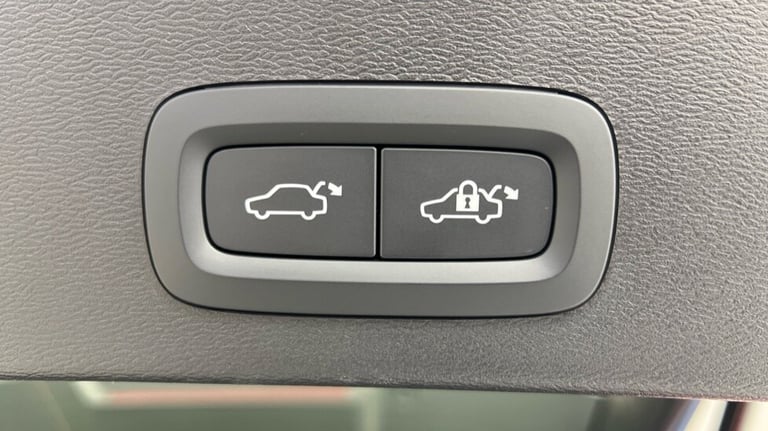 2022 Volvo XC40 2.0 B4P Plus Dark 5dr AWD Auto ESTATE PETROL Automatic