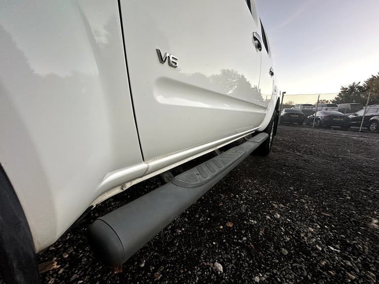 2013 Nissan Navara 3.0 dCi V6 Outlaw 4WD Diesel 4-Door Diesel