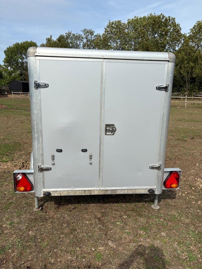  INDESPENSION TAV 5 Box Trailer Twin Axle   Manual