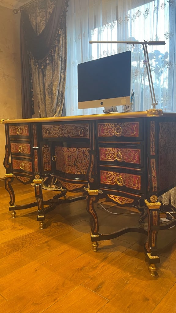 Wraiting desk office 