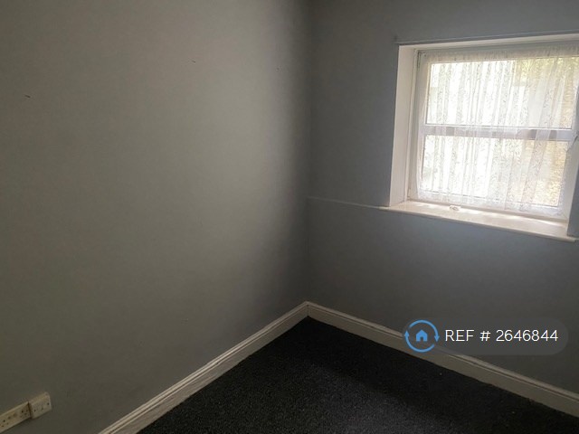 1 bedroom flat in Garth-Mor Court, Neath, SA11 (1 bed) (#2646844)