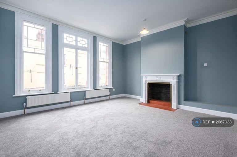 image for 3 bedroom flat in High Street, Rochester, ME1 (3 bed) (#2667033)