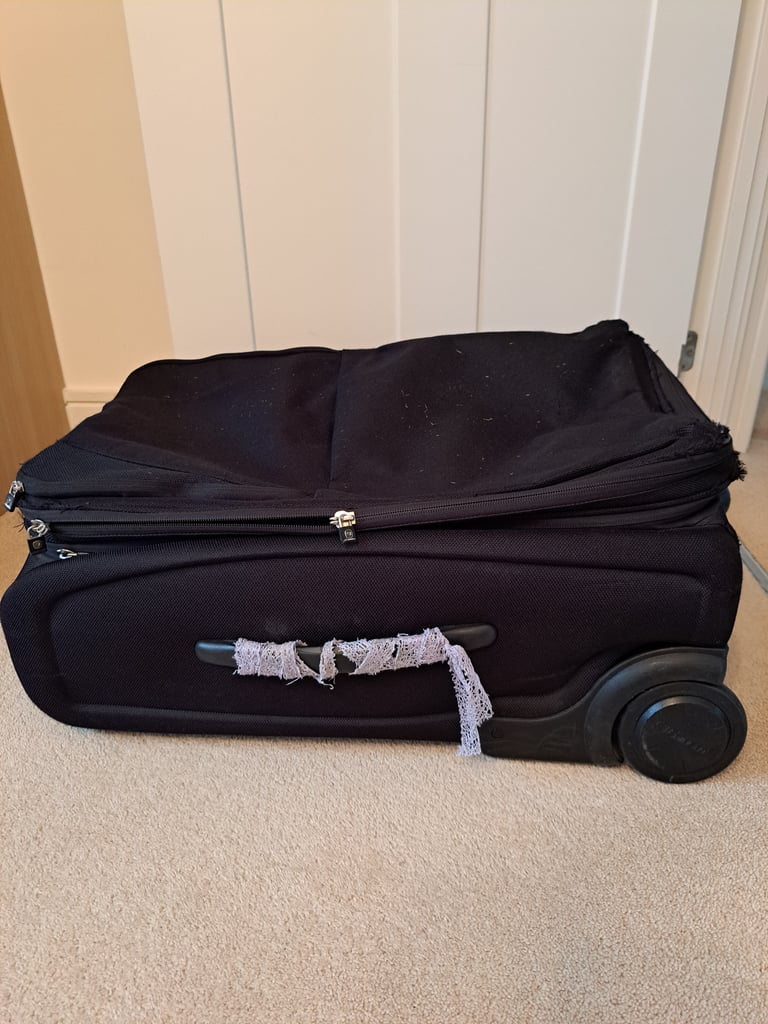 Medium suitcase