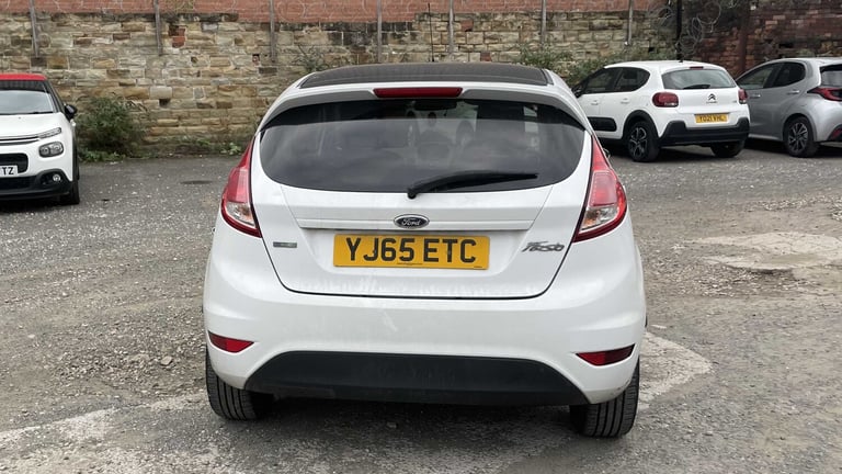 2016 Ford Fiesta 1.0 EcoBoost Zetec White 5dr HATCHBACK PETROL Manual