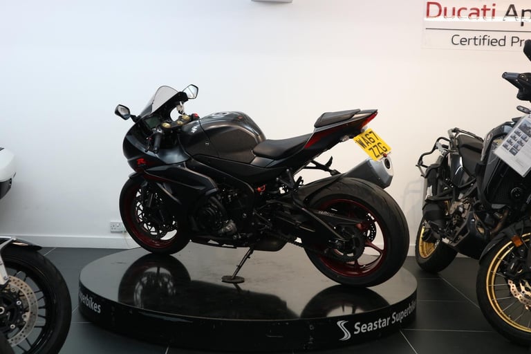 SUZUKI GSXR 1000 AL7 - 8200 MILES - 2017